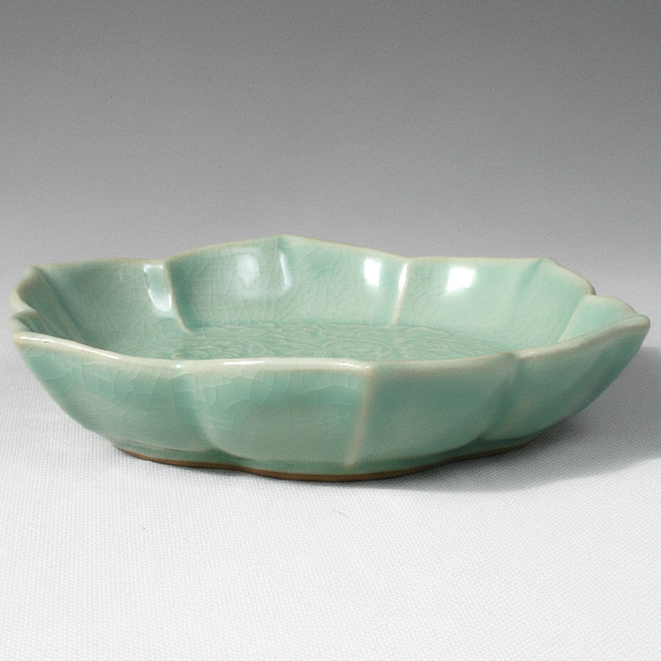Goryeo (Korea) Celadon Lotus-Pattern Dish (Cheongja Yeonhwamun)